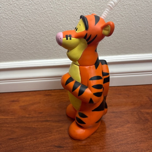 Disneyland Tigger Water Bottle Vintage - Picture 5 of 6